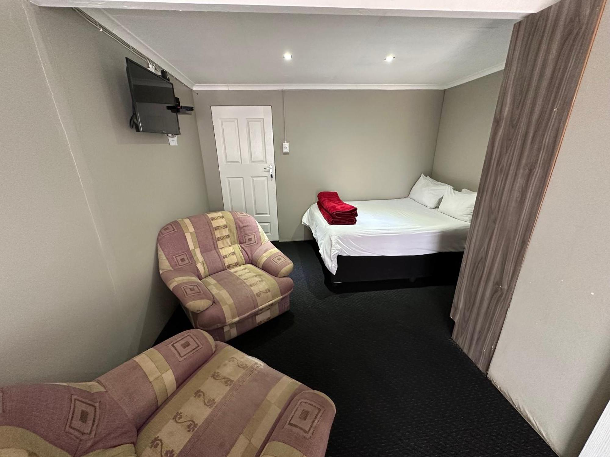 פולוקוואנה Favour Guest House מראה חיצוני תמונה