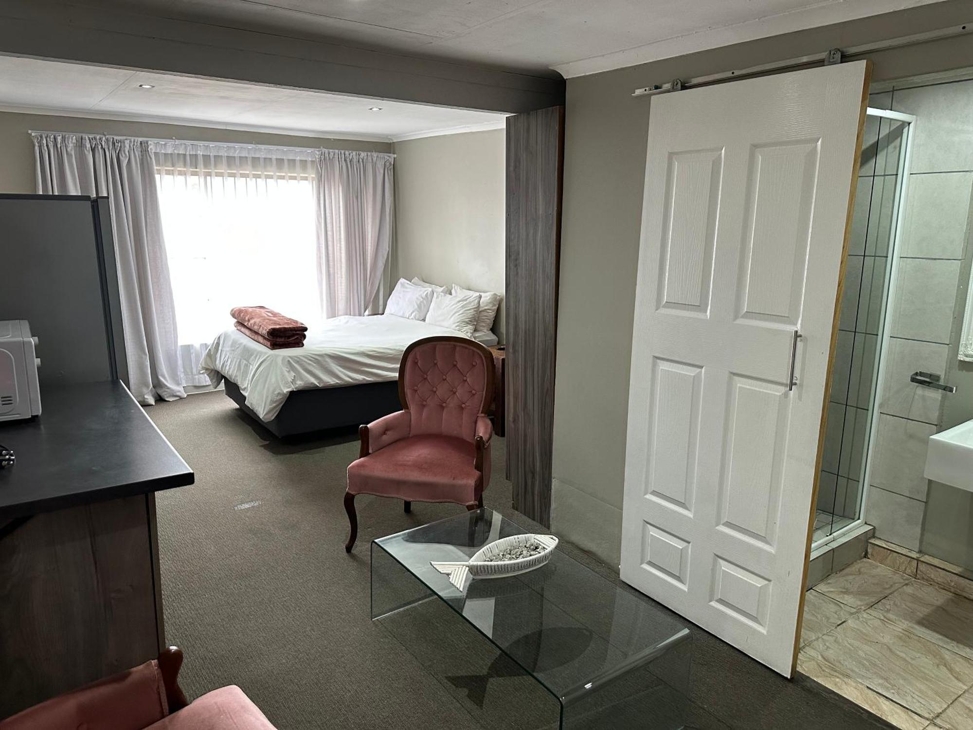 פולוקוואנה Favour Guest House מראה חיצוני תמונה