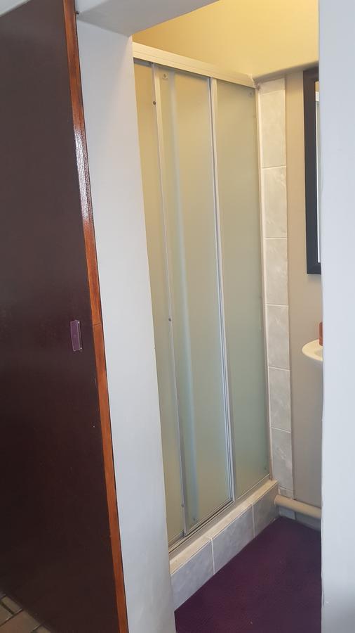 פולוקוואנה Favour Guest House מראה חיצוני תמונה